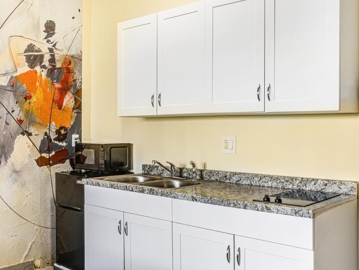 Private Hallandale Beach Studio Wbath Walking Distance To The Beach Pool Free Parking Exteriér fotografie