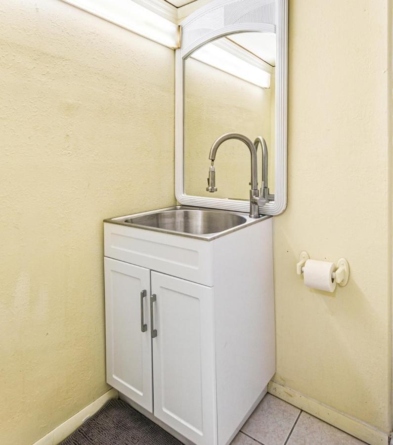 Private Hallandale Beach Studio Wbath Walking Distance To The Beach Pool Free Parking Exteriér fotografie