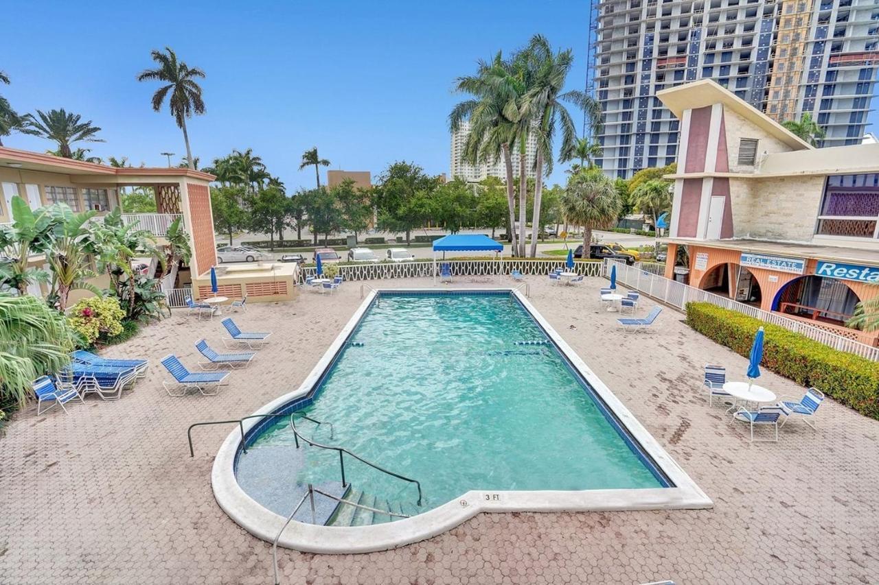 Private Hallandale Beach Studio Wbath Walking Distance To The Beach Pool Free Parking Exteriér fotografie