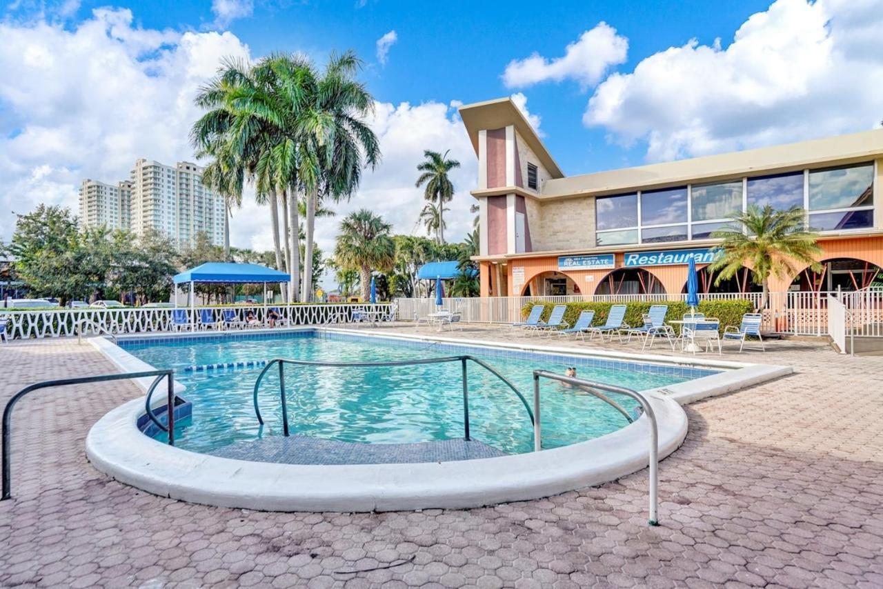 Private Hallandale Beach Studio Wbath Walking Distance To The Beach Pool Free Parking Exteriér fotografie