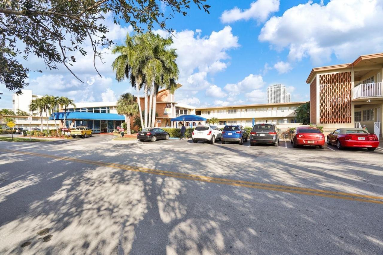 Private Hallandale Beach Studio Wbath Walking Distance To The Beach Pool Free Parking Exteriér fotografie